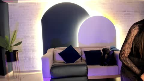 Snapshot of taralawrence chatting on November 25, 3:50 am Tara Lawrence online show from November 25, 3:50 am