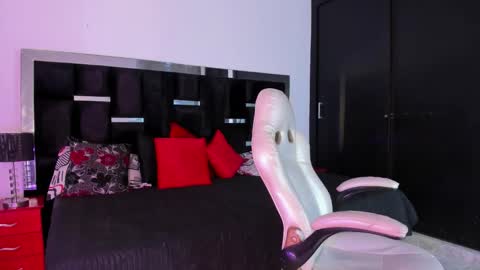 tashasant online show from October 29, 8:43 pm