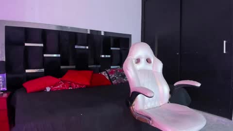 tashasant online show from November 14, 9:19 am