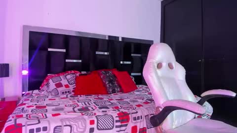 tashasant online show from November 25, 8:20 pm