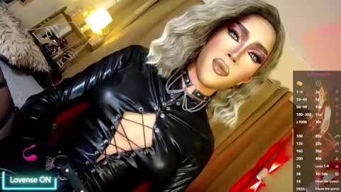 Snapshot of tasteaddict_ chatting on November 8, 6:35 am tasteaddict_ online show from November 8, 6:35 am