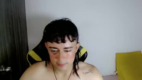 Snapshot of tatannn_ chatting on November 11, 9:15 pm T A T A N online show from November 11, 9:15 pm