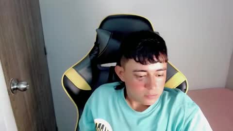 Snapshot of tatannn_ chatting on November 12, 6:52 pm T A T A N online show from November 12, 6:52 pm