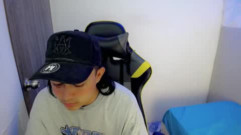 Snapshot of tatannn_ chatting on November 18, 8:57 pm T A T A N online show from November 18, 8:57 pm