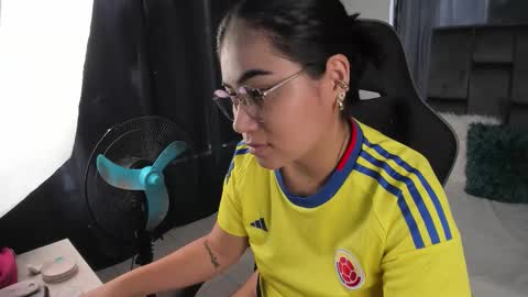 Snapshot of tati_jones chatting on September 30, 7:30 pm Tatiana online show from September 30, 7:30 pm