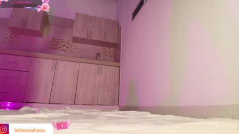 Snapshot of tatiana1004 chatting on February 14, 8:21 am tatiana1004 online show from February 14, 8:21 am