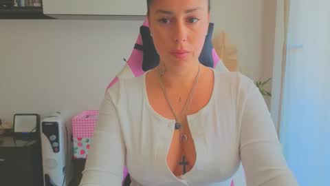 Snapshot of tatiana2224 chatting on February 5, 8:41 am tatiana2224 online show from February 5, 8:41 am