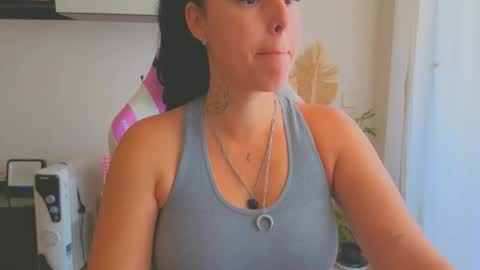 Snapshot of tatiana2224 chatting on February 25, 10:58 am tatiana2224 online show from February 25, 10:58 am