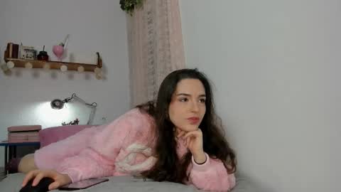 Snapshot of tatiannaz chatting on November 1, 10:28 am Tatianna online show from November 1, 10:28 am