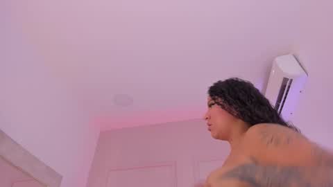 Snapshot of tatii_moon chatting on January 6, 5:22 am Tati online show from January 6, 5:22 am