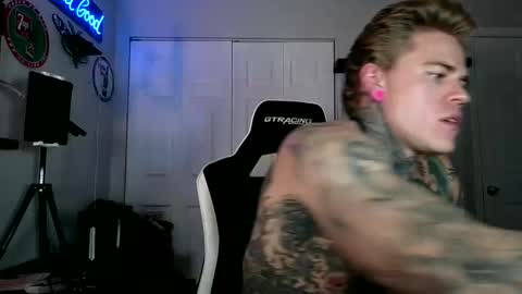 Snapshot of tatteddaddy9000 chatting on October 2, 1:01 am D-Man online show from October 2, 1:01 am