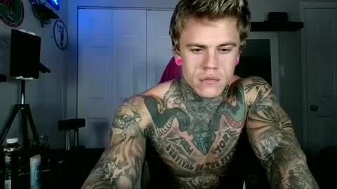 Snapshot of tatteddaddy9000 chatting on October 3, 5:04 am D-Man online show from October 3, 5:04 am