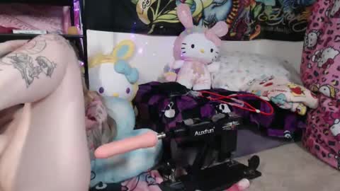 Snapshot of tattedthickandpretty chatting on January 2, 9:00 am TattedThickandPretty online show from January 2, 9:00 am