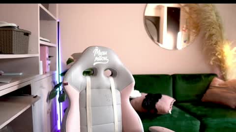 Nathalie Hardy  online show from February 2, 7:45 pm