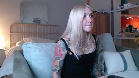 tattoobbgirl online show from February 7, 5:18 pm