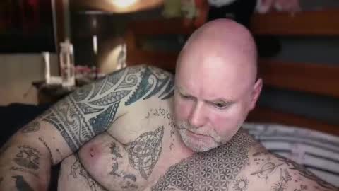 Tattooeddilf 01 online show from May 5, 10:51 pm