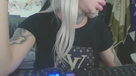 tatuada_safada online show from October 14, 7:20 am