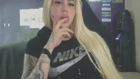 tatuada_safada online show from December 23, 6:33 am