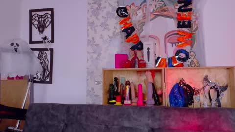 Taty Miller online show from November 1, 8:33 pm