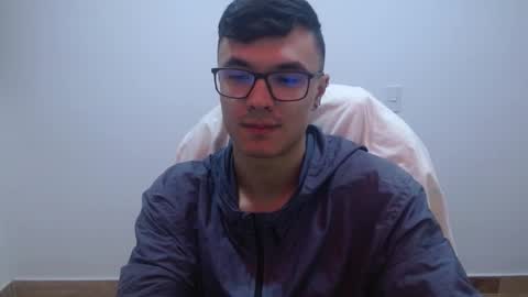 Snapshot of taurus4k chatting on December 6, 4:03 am taurus4k online show from December 6, 4:03 am