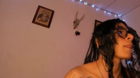 Snapshot of tayhlorstronghold chatting on November 9, 2:04 pm online show from November 9, 2:04 pm