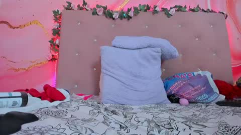 Sarah  online show from February 9, 1:11 am