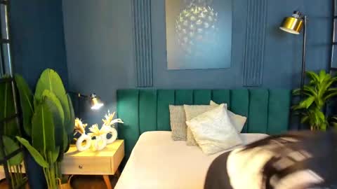 Taylor Bennet online show from February 10, 6:35 pm