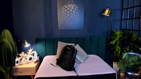 Taylor Bennet online show from February 11, 12:05 pm