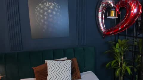 Taylor Bennet online show from March 5, 12:00 pm