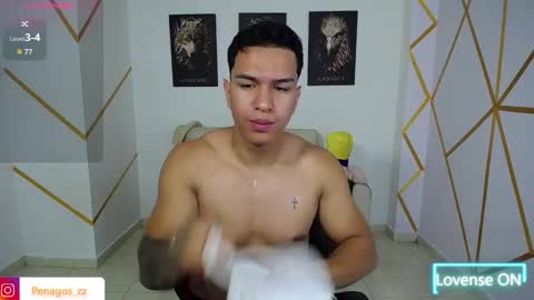 Snapshot of taylor_johnn chatting on February 7, 3:52 pm Penagos zz online show from February 7, 3:52 pm
