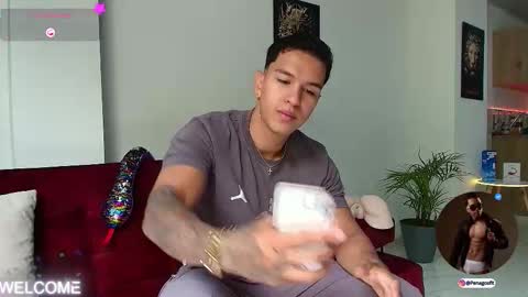 Snapshot of taylor_johnn chatting on September 21, 3:13 pm Penagos zz online show from September 21, 3:13 pm