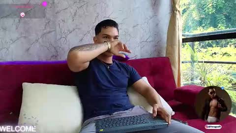 Snapshot of taylor_johnn chatting on October 2, 2:02 pm Penagos zz online show from October 2, 2:02 pm
