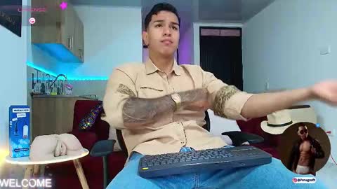 Snapshot of taylor_johnn chatting on October 5, 1:31 pm Penagos zz online show from October 5, 1:31 pm