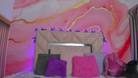 Snapshot of taylor_oriana_ chatting on November 24, 10:59 am Oriana online show from November 24, 10:59 am