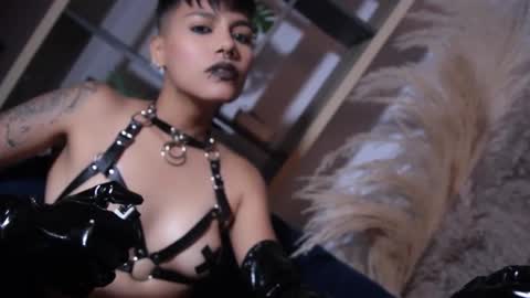 Taylor online show from November 28, 10:40 am