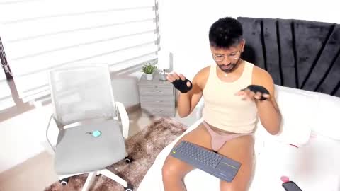 taylormaccurdy_ online show from October 8, 3:31 pm