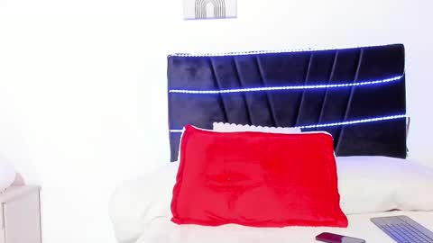 taylormaccurdy_ online show from November 13, 4:39 pm