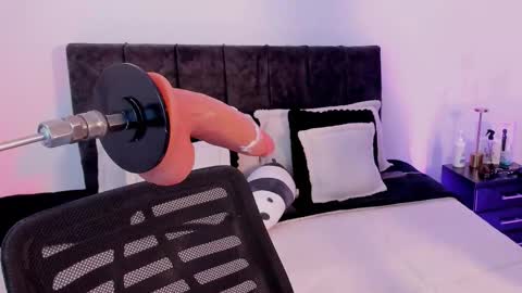 Snapshot of taylormaxwell chatting on December 1, 9:20 pm Taylor online show from December 1, 9:20 pm