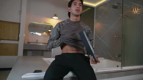 taylorsmiths_ online show from December 2, 3:01 am