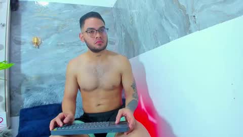 TAYLOR AND TAYLER online show from January 15, 5:05 pm