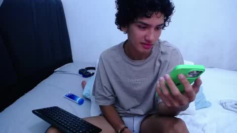 Tayron online show from March 6, 6:48 pm