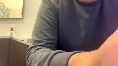 Snapshot of tbest1986 chatting on December 21, 9:55 am Tbest1986 online show from December 21, 9:55 am