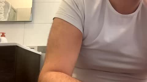 Snapshot of tbest1986 chatting on December 29, 1:49 pm Tbest1986 online show from December 29, 1:49 pm