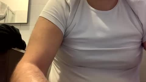 Snapshot of tbest1986 chatting on January 5, 10:21 am Tbest1986 online show from January 5, 10:21 am