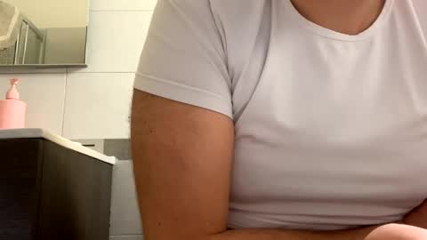 Snapshot of tbest1986 chatting on February 1, 2:13 pm Tbest1986 online show from February 1, 2:13 pm