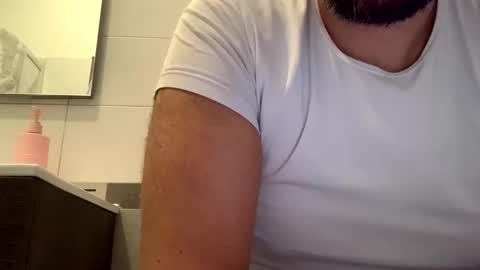 Snapshot of tbest1986 chatting on October 21, 7:20 am Tbest1986 online show from October 21, 7:20 am