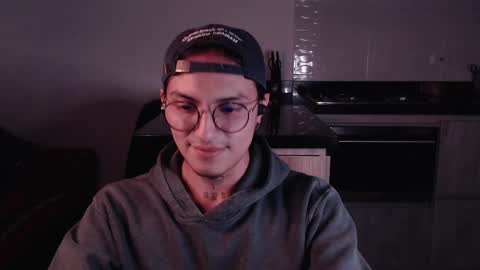 Teo independent model online show from February 19, 2:55 am