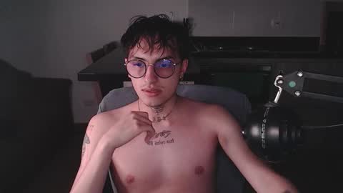 Teo independent model online show from March 22, 2:37 am