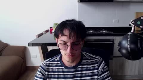 Teo independent model online show from April 10, 12:32 pm