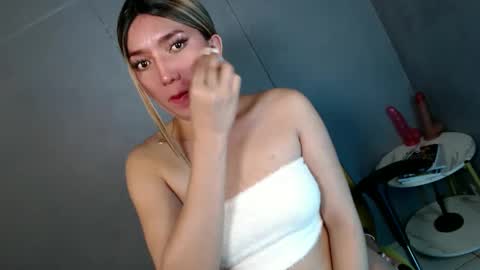 ellaine online show from February 3, 3:53 am